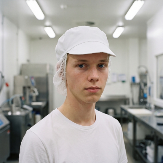 Cap with Mesh Application 65% Polyester / 35% Cotton 200g/m² - FOR WEAR