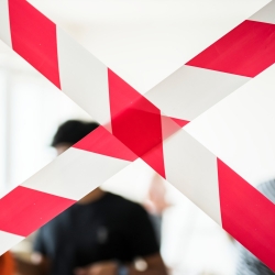 Red / White Signaling Tape 200 MT 7 CM - FIELD